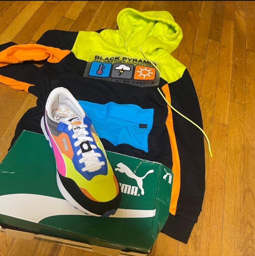 Puma sneakers plus Pyramid hoodie